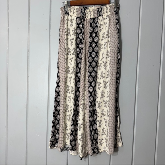 Umgee Boho Mixed Capri Pants Cape‎ Cod Lightweight Floral Elastic Waist Rayon M - Picture 1 of 12